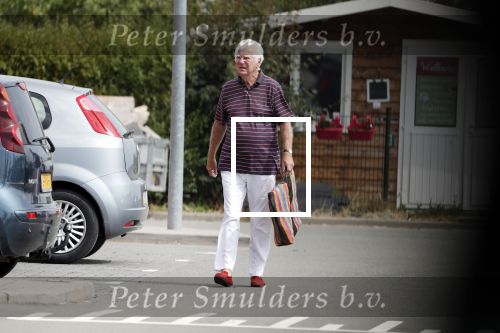 Mijnsherenland 1 augustus 2018
Gerard Cox bij zijn huis en tijdens het boodschappen doen.