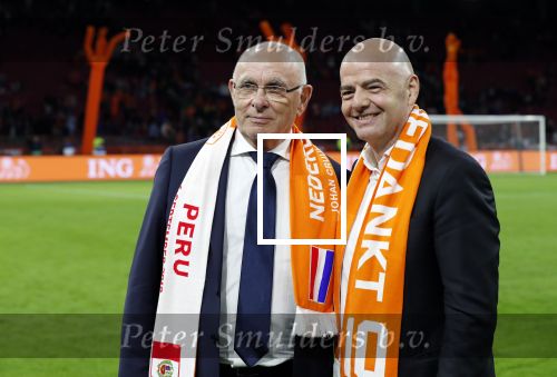 Amsterdam 6 mei 2018
Nederland-Peru 2-1 . Afscheidswedstrijd Wesley Sneijder . Zijn vrouw Yolanthe Sneijder Cabau en zoons Jessey en Xess Xava zijn natuurlijk aanwezig. Michael v Praag en Gianni Infantino