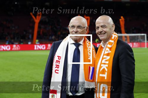 Amsterdam 6 mei 2018
Nederland-Peru 2-1 . Afscheidswedstrijd Wesley Sneijder . Zijn vrouw Yolanthe Sneijder Cabau en zoons Jessey en Xess Xava zijn natuurlijk aanwezig. Michael v Praag en Gianni Infantino