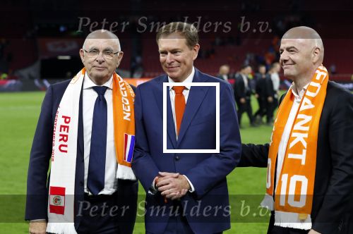 Amsterdam 6 mei 2018
Nederland-Peru 2-1 . Afscheidswedstrijd Wesley Sneijder . Zijn vrouw Yolanthe Sneijder Cabau en zoons Jessey en Xess Xava zijn natuurlijk aanwezig. Gianni Infantino en Michael v Praag