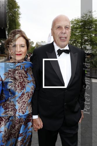 Hilversum 3 september 2018
Telegraaf voetballer van het jaar in studio 21. Jan Smit met zijn vrouw