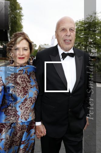 Hilversum 3 september 2018
Telegraaf voetballer van het jaar in studio 21. Jan Smit met zijn vrouw