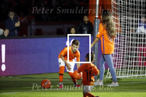 Amsterdam 6 mei 2018
Nederland-Peru 2-1 . Afscheidswedstrijd Wesley Sneijder . Zijn vrouw Yolanthe Sneijder Cabau en zoons Jessey en Xess Xava zijn natuurlijk aanwezig.