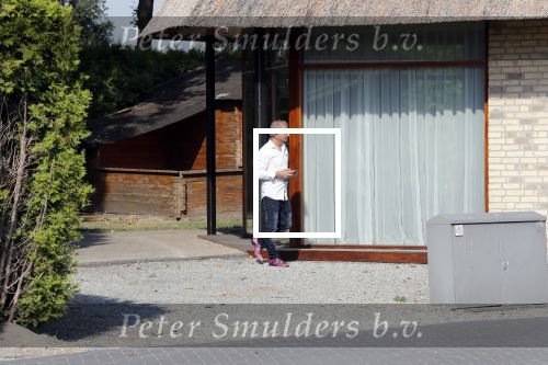 Wernhout 3 augustus 2018
Johan Vlemmix kijkt naar huizen op het park Patersven in Wernhout. Ook Patricia Paay en haar man Robert Hinfelaar hebben er een huis.