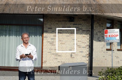 Wernhout 3 augustus 2018
Johan Vlemmix kijkt naar huizen op het park Patersven in Wernhout. Ook Patricia Paay en haar man Robert Hinfelaar hebben er een huis.