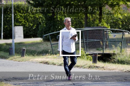 Wernhout 3 augustus 2018
Johan Vlemmix kijkt naar huizen op het park Patersven in Wernhout. Ook Patricia Paay en haar man Robert Hinfelaar hebben er een huis.