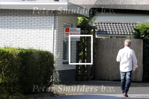 Wernhout 3 augustus 2018
Johan Vlemmix kijkt naar huizen op het park Patersven in Wernhout. Ook Patricia Paay en haar man Robert Hinfelaar hebben er een huis.