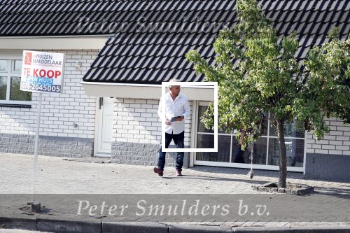 Wernhout 3 augustus 2018
Johan Vlemmix kijkt naar huizen op het park Patersven in Wernhout. Ook Patricia Paay en haar man Robert Hinfelaar hebben er een huis.