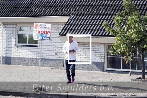 Wernhout 3 augustus 2018
Johan Vlemmix kijkt naar huizen op het park Patersven in Wernhout. Ook Patricia Paay en haar man Robert Hinfelaar hebben er een huis.
