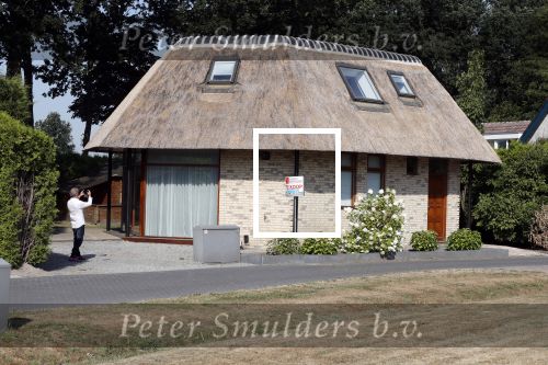 Wernhout 6 augustus 2018
Johan Vlemmix kijkt naar huizen op het park Patersven in Wernhout. Ook Patricia Paay en haar man Robert Hinfelaar hebben er een huis.