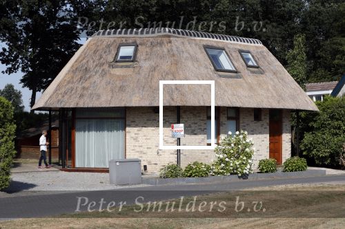 Wernhout 6 augustus 2018
Johan Vlemmix kijkt naar huizen op het park Patersven in Wernhout. Ook Patricia Paay en haar man Robert Hinfelaar hebben er een huis.