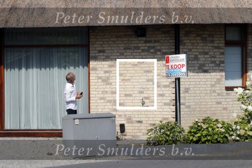 Wernhout 6 augustus 2018
Johan Vlemmix kijkt naar huizen op het park Patersven in Wernhout. Ook Patricia Paay en haar man Robert Hinfelaar hebben er een huis.