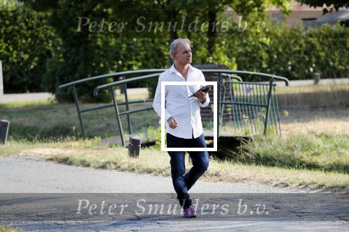 Wernhout 6 augustus 2018
Johan Vlemmix kijkt naar huizen op het park Patersven in Wernhout. Ook Patricia Paay en haar man Robert Hinfelaar hebben er een huis.