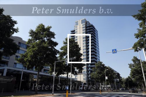 Amsterdam 3 augustus 2018
In dit appartementen complex Lâ€™etoile heeft Jos Verstappen een appartement gehuurd. Martin garrix en Evert Santegoeds wonen er ook.