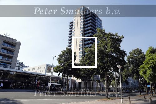 Amsterdam 3 augustus 2018
In dit appartementen complex Lâ€™etoile heeft Jos Verstappen een appartement gehuurd. Martin garrix en Evert Santegoeds wonen er ook.