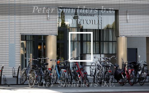 Amsterdam 3 augustus 2018
In dit appartementen complex Lâ€™etoile heeft Jos Verstappen een appartement gehuurd. Martin garrix en Evert Santegoeds wonen er ook.