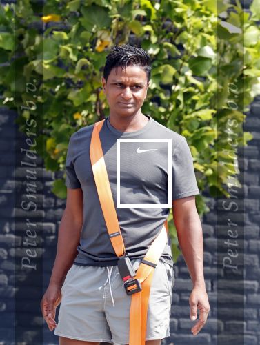 ijsselstein 1 augustus 2018
Karl Noten bij zijn praktijk .