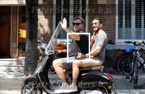 Amsterdam 3 augustus 2018
Leco v Zadelhoff en zijn partner Carlos Alberto 2 keer op 1 dag op hun vespa scooter.