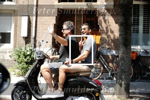 Amsterdam 3 augustus 2018
Leco v Zadelhoff en zijn partner Carlos Alberto 2 keer op 1 dag op hun vespa scooter.