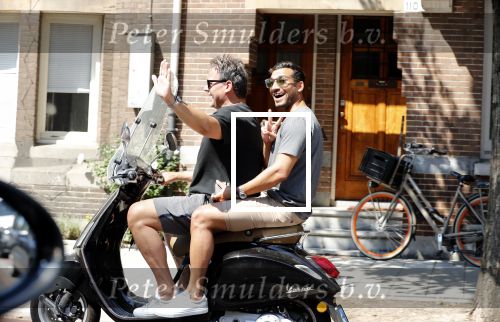 Amsterdam 3 augustus 2018
Leco v Zadelhoff en zijn partner Carlos Alberto 2 keer op 1 dag op hun vespa scooter.