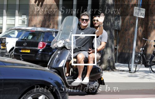 Amsterdam 3 augustus 2018
Leco v Zadelhoff en zijn partner Carlos Alberto 2 keer op 1 dag op hun vespa scooter.