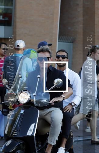 Amsterdam 3 augustus 2018
Leco v Zadelhoff en zijn partner Carlos Alberto 2 keer op 1 dag op hun vespa scooter.