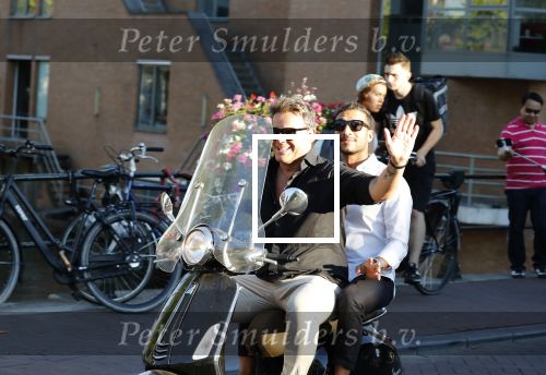 Amsterdam 3 augustus 2018
Leco v Zadelhoff en zijn partner Carlos Alberto 2 keer op 1 dag op hun vespa scooter.