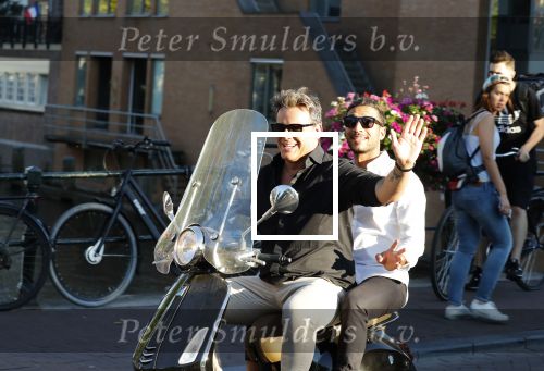Amsterdam 3 augustus 2018
Leco v Zadelhoff en zijn partner Carlos Alberto 2 keer op 1 dag op hun vespa scooter.