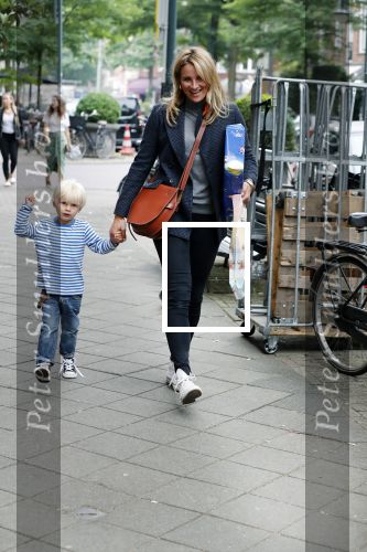 Amsterdam 29 augustus 2018
Lieke v Lexmond met haar zoontje aan het winkelen.