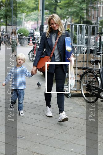 Amsterdam 29 augustus 2018
Lieke v Lexmond met haar zoontje aan het winkelen.