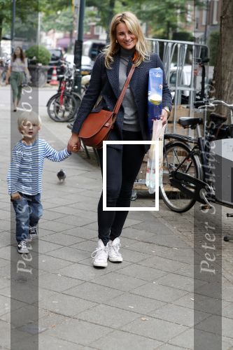 Amsterdam 29 augustus 2018
Lieke v Lexmond met haar zoontje aan het winkelen.