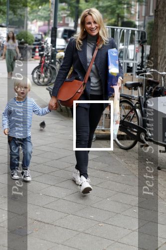 Amsterdam 29 augustus 2018
Lieke v Lexmond met haar zoontje aan het winkelen.