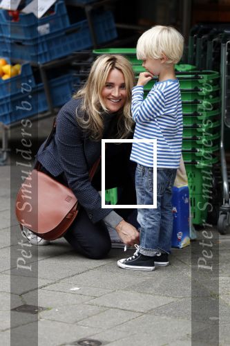 Amsterdam 29 augustus 2018
Lieke v Lexmond met haar zoontje aan het winkelen.