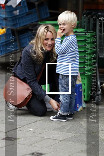 Amsterdam 29 augustus 2018
Lieke v Lexmond met haar zoontje aan het winkelen.