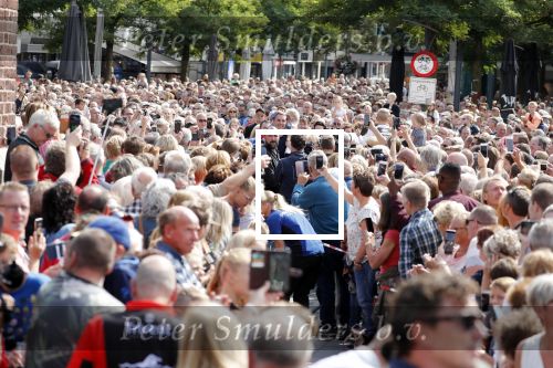 Waspik Waalwijk 26 augustus 2018
Huldiging Maarten v d Weijdenin Waalwijk en met familie bij zijn huis. Zijn vrouw Daisy en kinderen Phileine en Robien waren er natuurlijk bij.