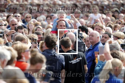 Waspik Waalwijk 26 augustus 2018
Huldiging Maarten v d Weijdenin Waalwijk en met familie bij zijn huis. Zijn vrouw Daisy en kinderen Phileine en Robien waren er natuurlijk bij.