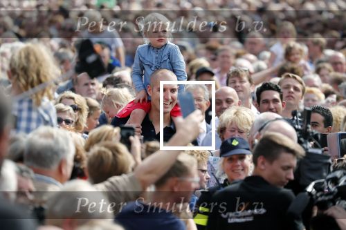 Waspik Waalwijk 26 augustus 2018
Huldiging Maarten v d Weijdenin Waalwijk en met familie bij zijn huis. Zijn vrouw Daisy en kinderen Phileine en Robien waren er natuurlijk bij.