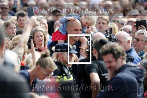 Waspik Waalwijk 26 augustus 2018
Huldiging Maarten v d Weijdenin Waalwijk en met familie bij zijn huis. Zijn vrouw Daisy en kinderen Phileine en Robien waren er natuurlijk bij.