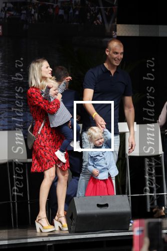 Waspik Waalwijk 26 augustus 2018
Huldiging Maarten v d Weijdenin Waalwijk en met familie bij zijn huis. Zijn vrouw Daisy en kinderen Phileine en Robien waren er natuurlijk bij.