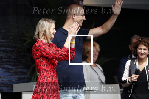 Waspik Waalwijk 26 augustus 2018
Huldiging Maarten v d Weijdenin Waalwijk en met familie bij zijn huis. Zijn vrouw Daisy en kinderen Phileine en Robien waren er natuurlijk bij.