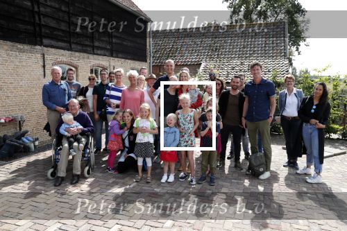 Waspik Waalwijk 26 augustus 2018
Huldiging Maarten v d Weijdenin Waalwijk en met familie bij zijn huis. Zijn vrouw Daisy en kinderen Phileine en Robien waren er natuurlijk bij.