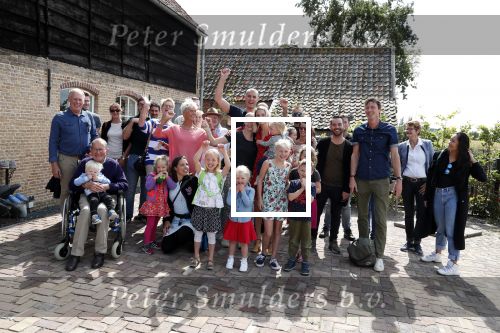 Waspik Waalwijk 26 augustus 2018
Huldiging Maarten v d Weijdenin Waalwijk en met familie bij zijn huis. Zijn vrouw Daisy en kinderen Phileine en Robien waren er natuurlijk bij.