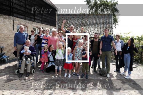 Waspik Waalwijk 26 augustus 2018
Huldiging Maarten v d Weijdenin Waalwijk en met familie bij zijn huis. Zijn vrouw Daisy en kinderen Phileine en Robien waren er natuurlijk bij.