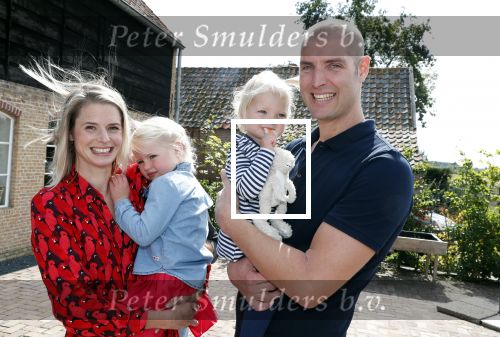 Waspik Waalwijk 26 augustus 2018
Huldiging Maarten v d Weijdenin Waalwijk en met familie bij zijn huis. Zijn vrouw Daisy en kinderen Phileine en Robien waren er natuurlijk bij.