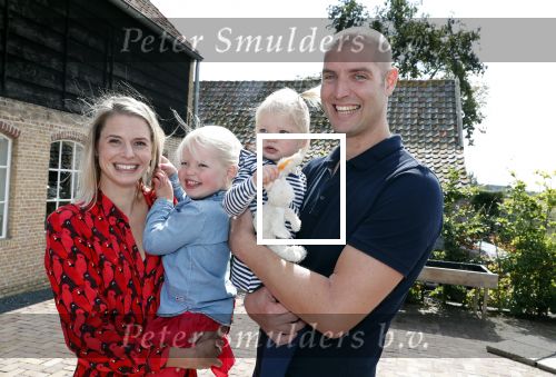 Waspik Waalwijk 26 augustus 2018
Huldiging Maarten v d Weijdenin Waalwijk en met familie bij zijn huis. Zijn vrouw Daisy en kinderen Phileine en Robien waren er natuurlijk bij.