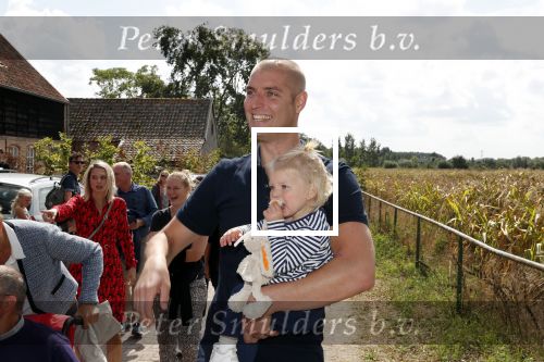 Waspik Waalwijk 26 augustus 2018
Huldiging Maarten v d Weijdenin Waalwijk en met familie bij zijn huis. Zijn vrouw Daisy en kinderen Phileine en Robien waren er natuurlijk bij.