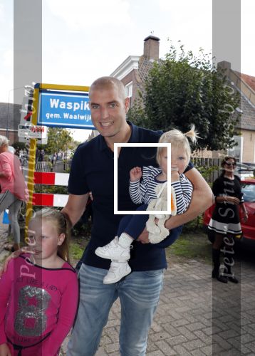Waspik Waalwijk 26 augustus 2018
Huldiging Maarten v d Weijdenin Waalwijk en met familie bij zijn huis. Zijn vrouw Daisy en kinderen Phileine en Robien waren er natuurlijk bij.