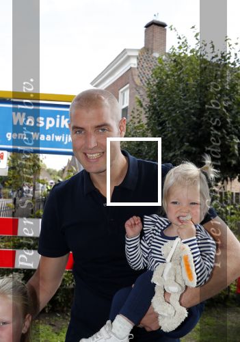 Waspik Waalwijk 26 augustus 2018
Huldiging Maarten v d Weijdenin Waalwijk en met familie bij zijn huis. Zijn vrouw Daisy en kinderen Phileine en Robien waren er natuurlijk bij.