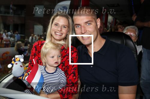 Waspik Waalwijk 26 augustus 2018
Huldiging Maarten v d Weijdenin Waalwijk en met familie bij zijn huis. Zijn vrouw Daisy en kinderen Phileine en Robien waren er natuurlijk bij.