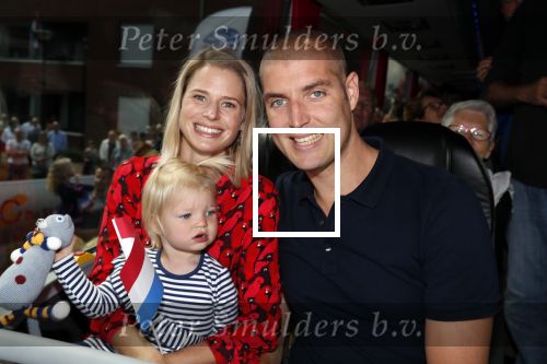 Waspik Waalwijk 26 augustus 2018
Huldiging Maarten v d Weijdenin Waalwijk en met familie bij zijn huis. Zijn vrouw Daisy en kinderen Phileine en Robien waren er natuurlijk bij.
